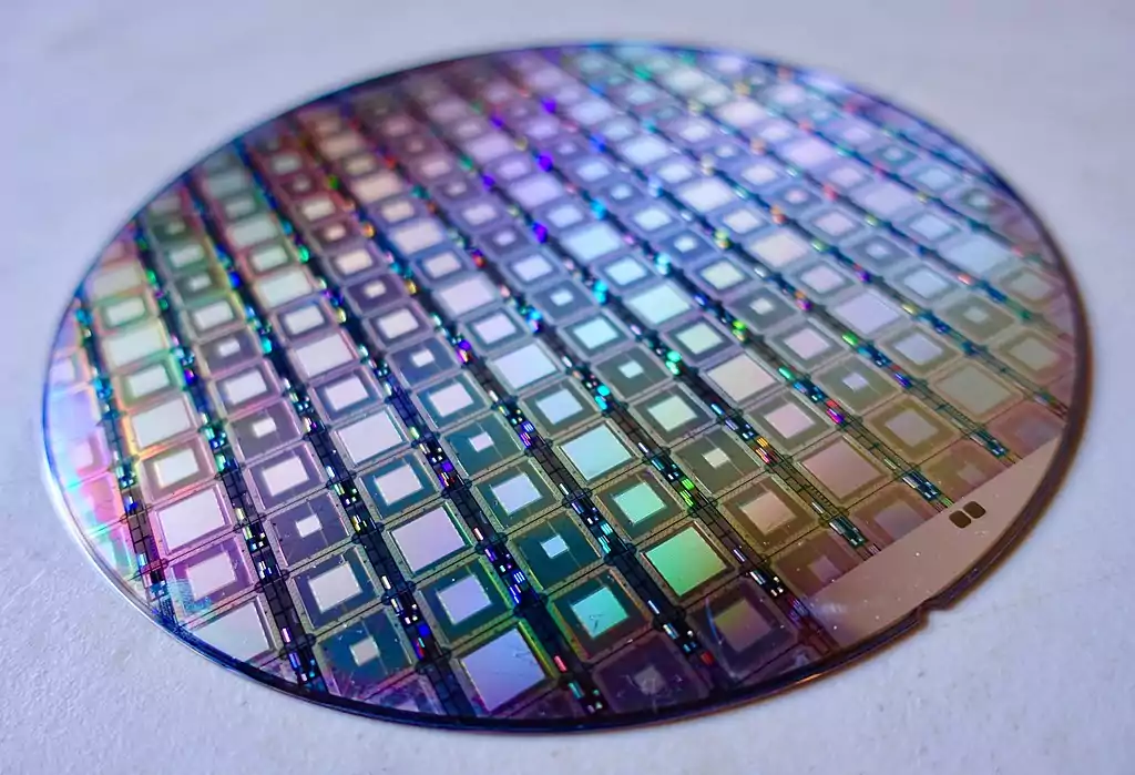 A zooming in on a wafer of D-Wave Quantum Computers