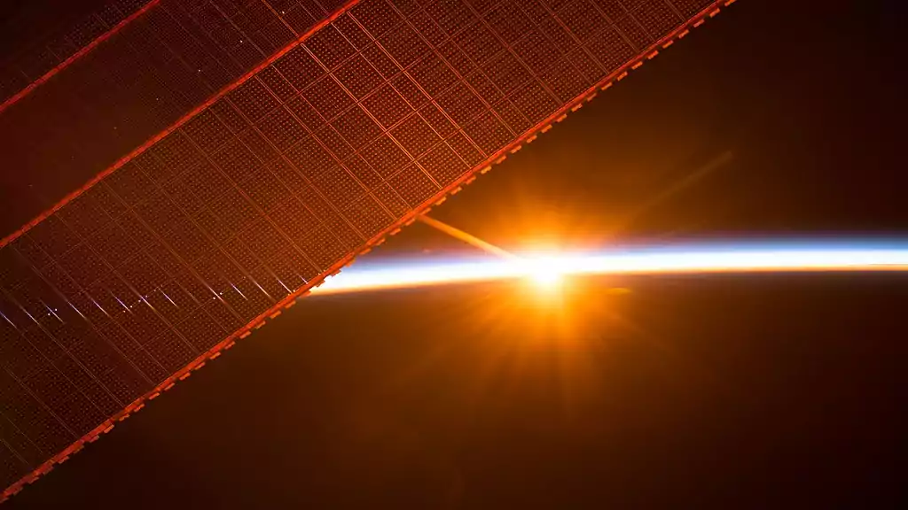 Discover the potential of space-based solar power (SBSP) and its wireless energy transfer capabilities in revolutionizing sustainable energy solutions. /articles/space-wireless-energy-transfer/1024px-ISS._Sunrise_Through_the_Solar_Arrays.webp